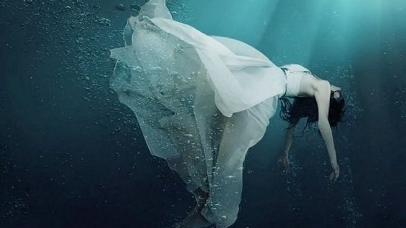 Nằm mơ thấy người chết l&agrave; người th&acirc;n bị chết đuối